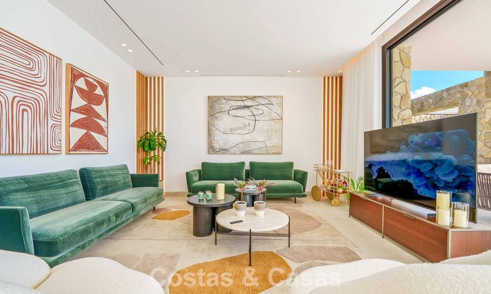Exclusieve hedendaagse luxevilla te koop binnen een beveiligde gemeenschap in La Quinta, Benahavis - Marbella 789425