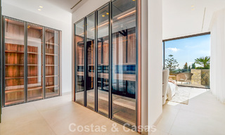 Exclusieve hedendaagse luxevilla te koop binnen een beveiligde gemeenschap in La Quinta, Benahavis - Marbella 789431 