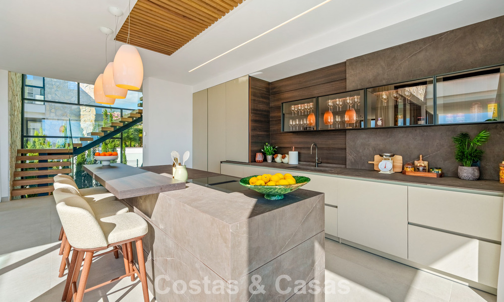 Modern-Mediterrane luxevilla te koop binnen een gated toonaangevende gemeenschap in La Quinta, Benahavis - Marbella 789498