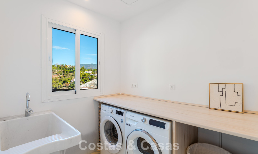 Elegante Andalusische luxevilla met tijdloze charme te koop in El Madroñal, Marbella - Benahavis 789536