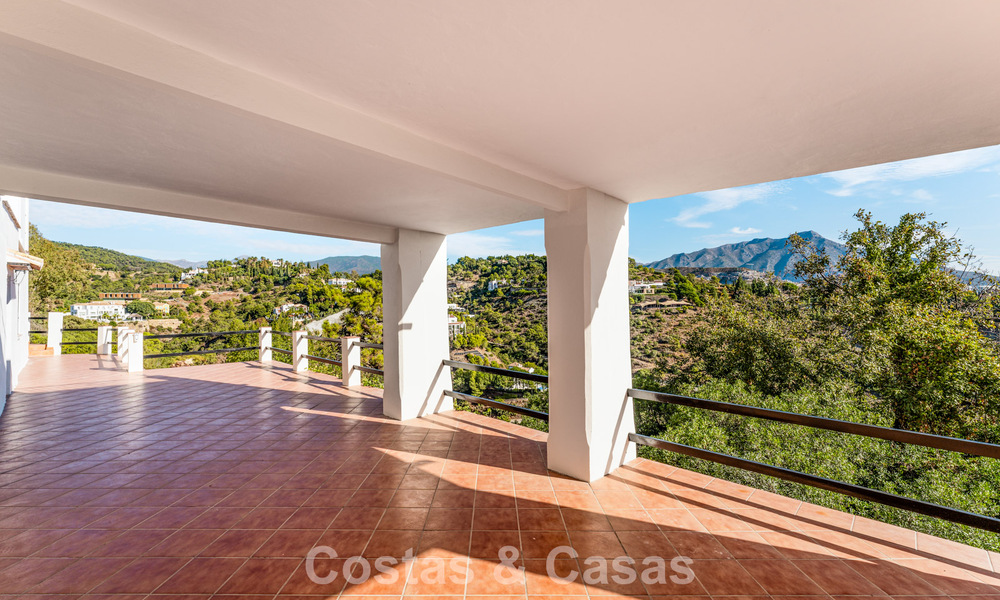 Elegante Andalusische luxevilla met tijdloze charme te koop in El Madroñal, Marbella - Benahavis 789544