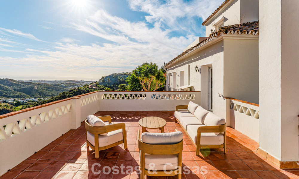 Elegante Andalusische luxevilla met tijdloze charme te koop in El Madroñal, Marbella - Benahavis 789548