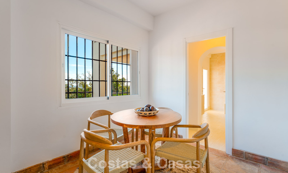 Elegante Andalusische luxevilla met tijdloze charme te koop in El Madroñal, Marbella - Benahavis 789550