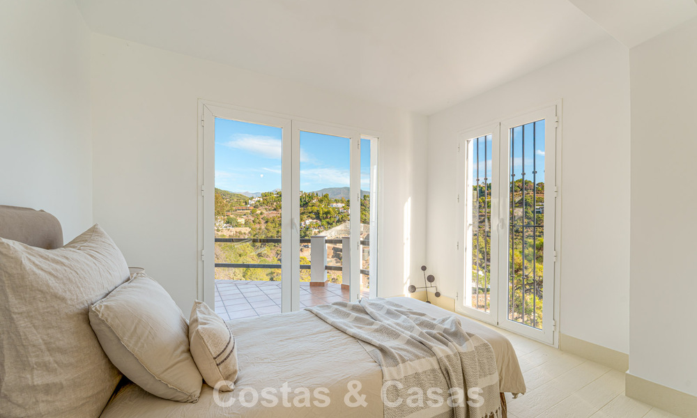 Elegante Andalusische luxevilla met tijdloze charme te koop in El Madroñal, Marbella - Benahavis 789566