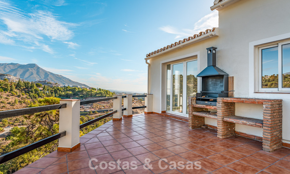 Elegante Andalusische luxevilla met tijdloze charme te koop in El Madroñal, Marbella - Benahavis 789567