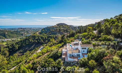 Elegante Andalusische luxevilla met tijdloze charme te koop in El Madroñal, Marbella - Benahavis 789569