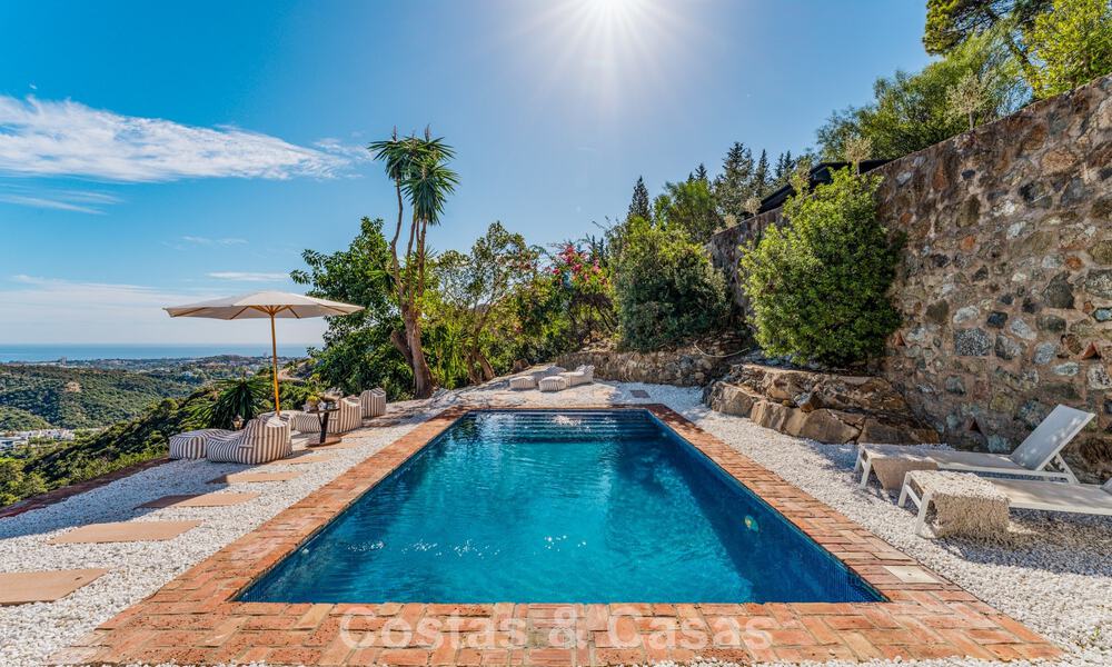 Elegante Andalusische luxevilla met tijdloze charme te koop in El Madroñal, Marbella - Benahavis 789574