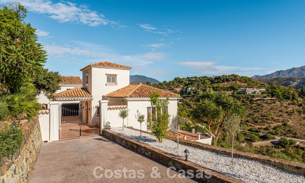 Elegante Andalusische luxevilla met tijdloze charme te koop in El Madroñal, Marbella - Benahavis 789579