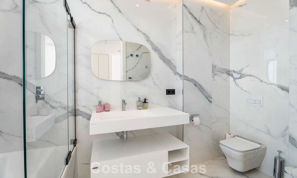 Instapklaar, state-of-the-art designervilla met panoramische vergezichten te koop in Marbella - Benahavis 789615