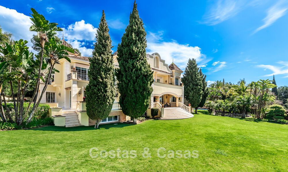 Opmerkelijke, Spaanse villa te koop met zeezicht en op een groot perceel in Sierra Blanca in Marbella 789619