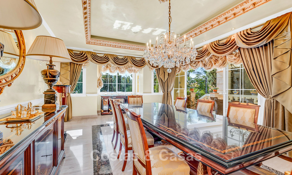 Opmerkelijke, Spaanse villa te koop met zeezicht en op een groot perceel in Sierra Blanca in Marbella 789625