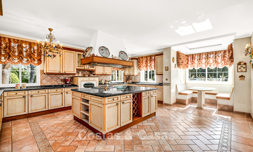 Opmerkelijke, Spaanse villa te koop met zeezicht en op een groot perceel in Sierra Blanca in Marbella 789626