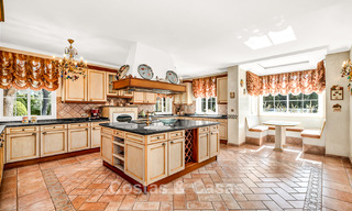 Opmerkelijke, Spaanse villa te koop met zeezicht en op een groot perceel in Sierra Blanca in Marbella 789626 