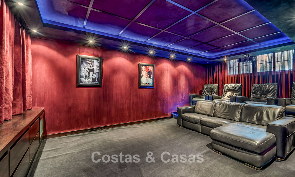 Opmerkelijke, Spaanse villa te koop met zeezicht en op een groot perceel in Sierra Blanca in Marbella 789632