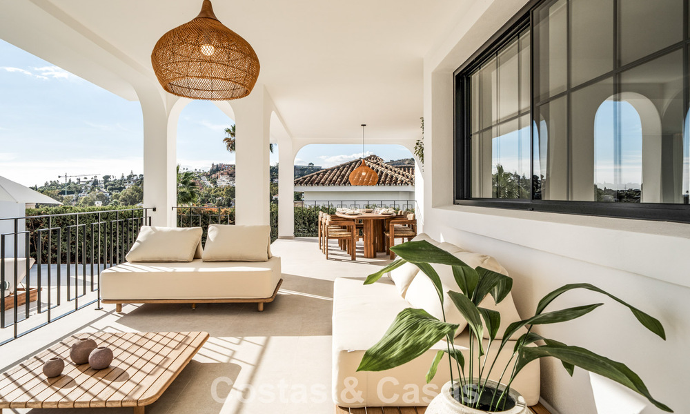 Modern-Mediterrane villa met zeezicht te koop in een geprefereerde wijk van Nueva Andalucia, Marbella 789634
