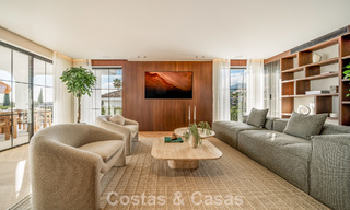 Modern-Mediterrane villa met zeezicht te koop in een geprefereerde wijk van Nueva Andalucia, Marbella 789644 