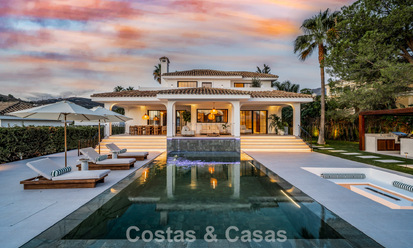 Modern-Mediterrane villa met zeezicht te koop in een geprefereerde wijk van Nueva Andalucia, Marbella 789645