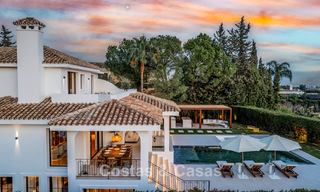 Modern-Mediterrane villa met zeezicht te koop in een geprefereerde wijk van Nueva Andalucia, Marbella 789648 