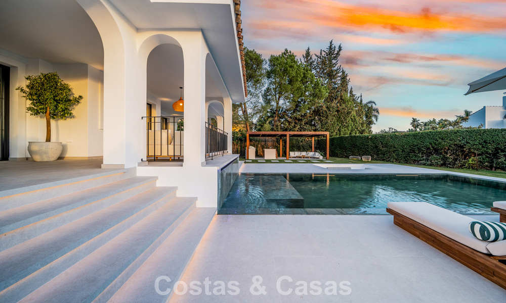 Modern-Mediterrane villa met zeezicht te koop in een geprefereerde wijk van Nueva Andalucia, Marbella 789653