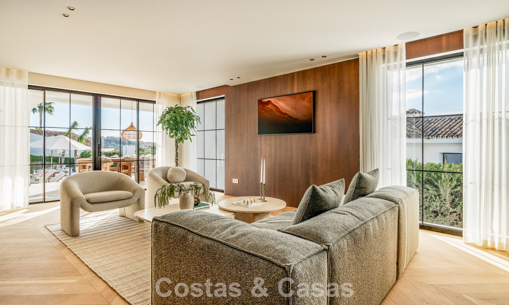 Modern-Mediterrane villa met zeezicht te koop in een geprefereerde wijk van Nueva Andalucia, Marbella 789655