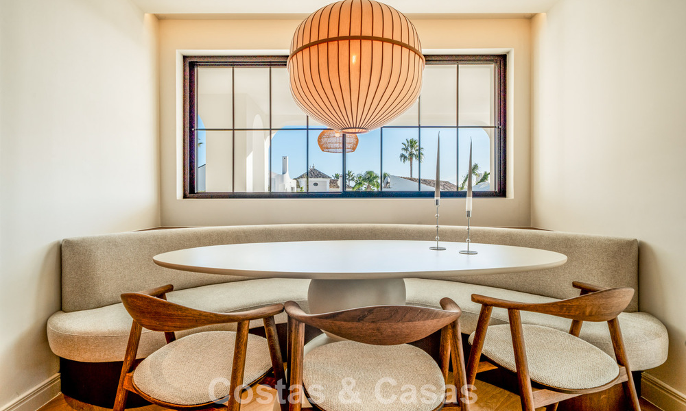 Modern-Mediterrane villa met zeezicht te koop in een geprefereerde wijk van Nueva Andalucia, Marbella 789656