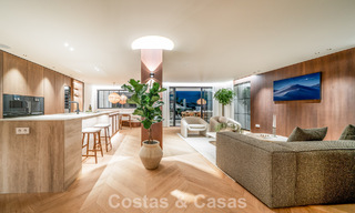 Modern-Mediterrane villa met zeezicht te koop in een geprefereerde wijk van Nueva Andalucia, Marbella 789657 