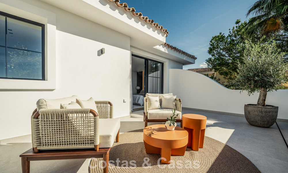 Modern-Mediterrane villa met zeezicht te koop in een geprefereerde wijk van Nueva Andalucia, Marbella 789665