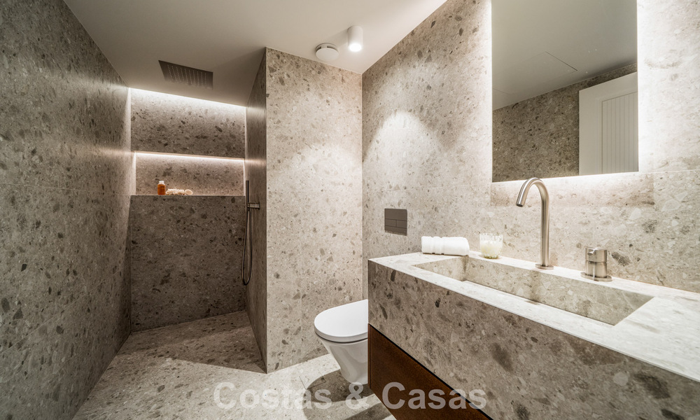 Modern-Mediterrane villa met zeezicht te koop in een geprefereerde wijk van Nueva Andalucia, Marbella 789671