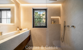 Modern-Mediterrane villa met zeezicht te koop in een geprefereerde wijk van Nueva Andalucia, Marbella 789673 