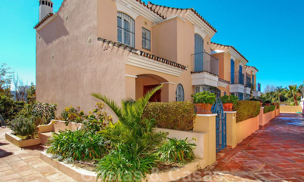 Charmante rijwoningen te koop in een gated community aan de Golden Mile van Marbella 808410