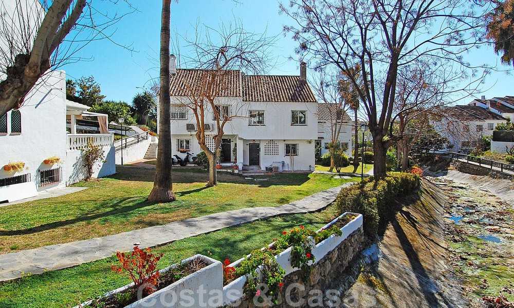 Charmante rijwoningen te koop in een gated community aan de Golden Mile van Marbella 808421