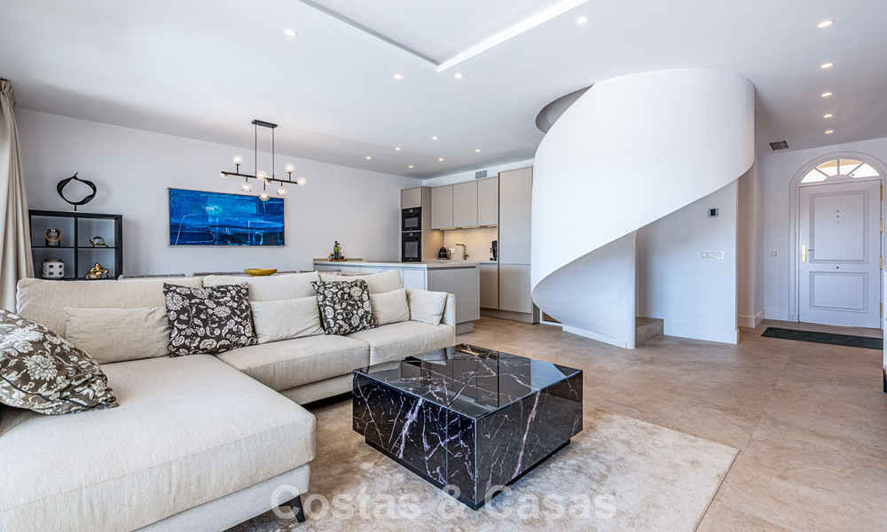 Ruim, modern gerenoveerde rijwoning te koop in het hartje van Nueva Andalucia’s golfvallei, Marbella 789980