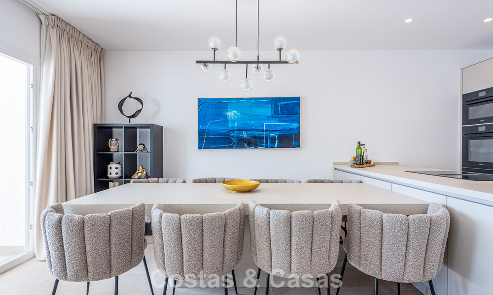 Ruim, modern gerenoveerde rijwoning te koop in het hartje van Nueva Andalucia’s golfvallei, Marbella 789985