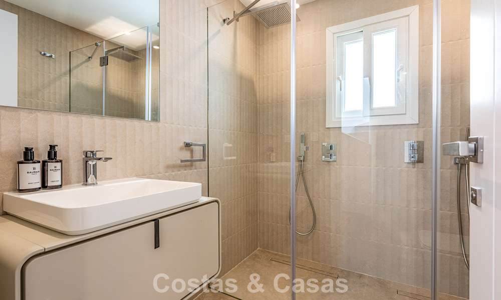 Ruim, modern gerenoveerde rijwoning te koop in het hartje van Nueva Andalucia’s golfvallei, Marbella 789991