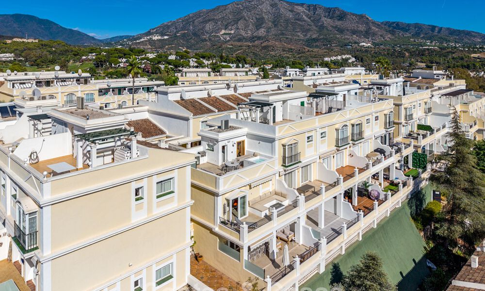 Ruim, modern gerenoveerde rijwoning te koop in het hartje van Nueva Andalucia’s golfvallei, Marbella 790005