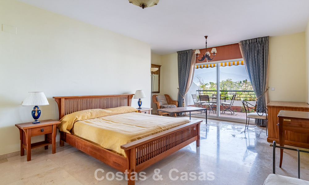 Ruim frontline golf penthouse appartement te koop dicht bij alle voorzieningen in Guadalmina Alta en San Pedro, Marbella 790022