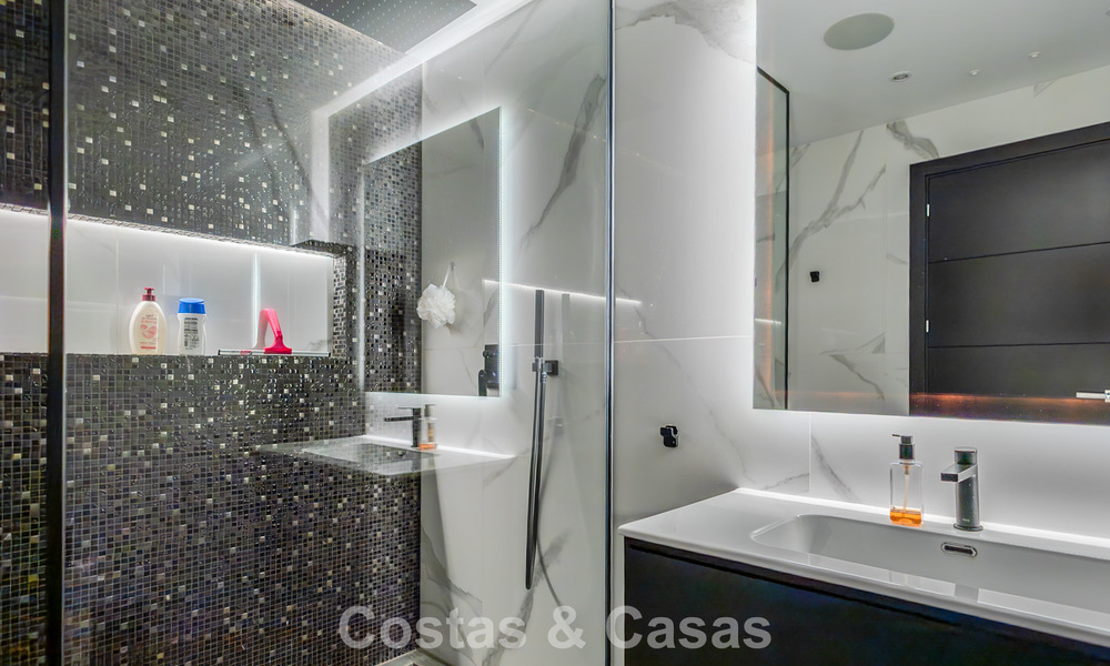 Ruim Spaans herenhuis te koop met een modern interieur in de Aloha-Golf gemeenschap in Nueva Andalucia, Marbella 790158