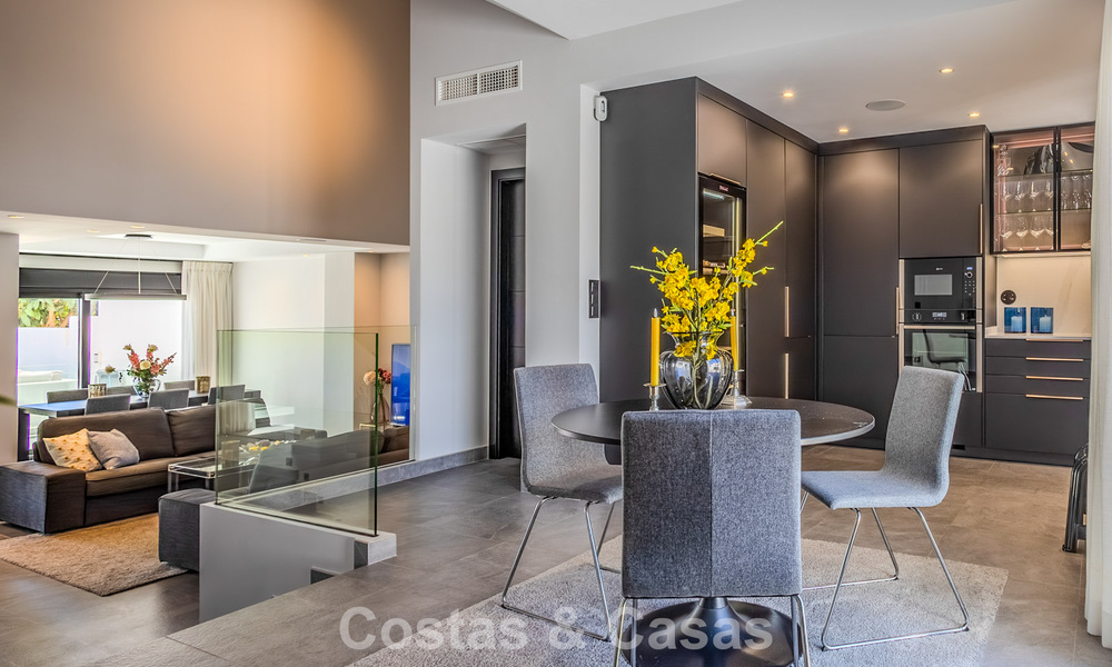 Ruim Spaans herenhuis te koop met een modern interieur in de Aloha-Golf gemeenschap in Nueva Andalucia, Marbella 790167