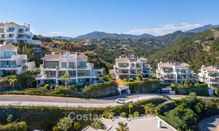 Stijlvol 3-slaapkamer appartement te koop met panoramisch zeezicht in een gated resort in Benahavis - Marbella 790135 