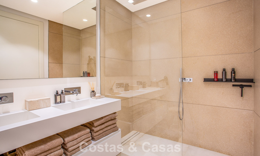 Stijlvol 3-slaapkamer appartement te koop met panoramisch zeezicht in een gated resort in Benahavis - Marbella 790140