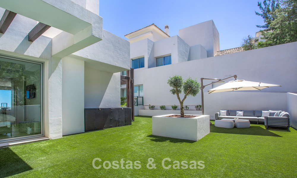 Stijlvol 3-slaapkamer appartement te koop met panoramisch zeezicht in een gated resort in Benahavis - Marbella 790141