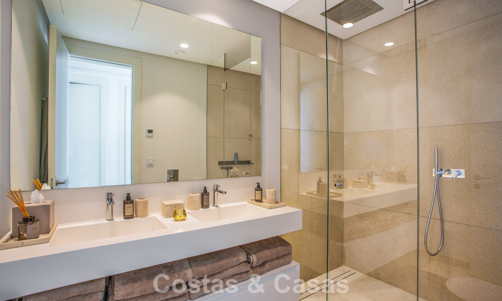 Stijlvol 3-slaapkamer appartement te koop met panoramisch zeezicht in een gated resort in Benahavis - Marbella 790145