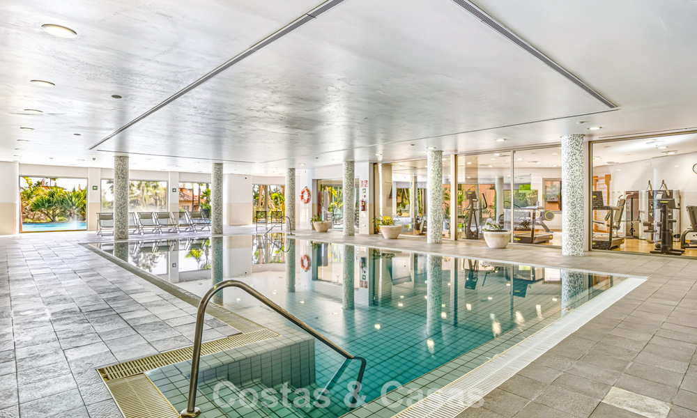Instapklaar, gemoderniseerd penthouse te koop in een luxueus complex aan de Golden Mile van Marbella 790088