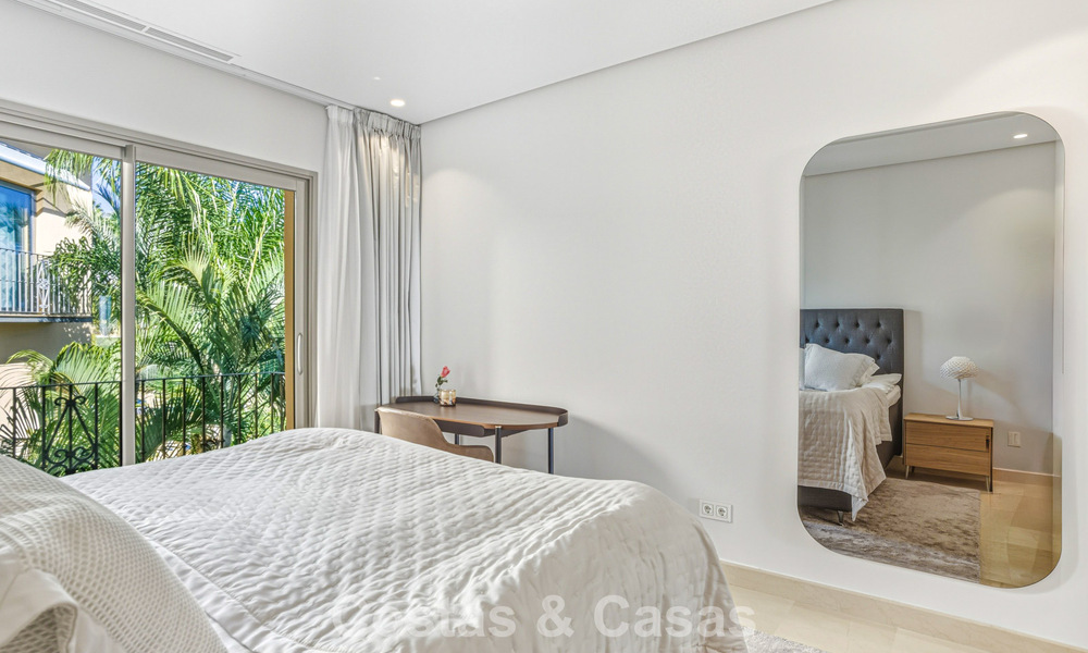 Instapklaar, gemoderniseerd penthouse te koop in een luxueus complex aan de Golden Mile van Marbella 790103