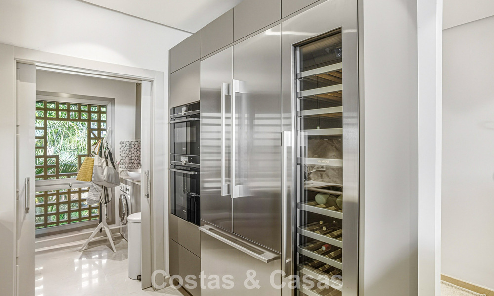 Instapklaar, gemoderniseerd penthouse te koop in een luxueus complex aan de Golden Mile van Marbella 790107