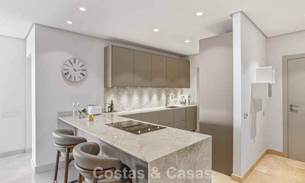 Instapklaar, gemoderniseerd penthouse te koop in een luxueus complex aan de Golden Mile van Marbella 790108