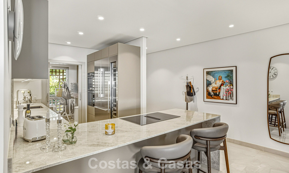 Instapklaar, gemoderniseerd penthouse te koop in een luxueus complex aan de Golden Mile van Marbella 790109