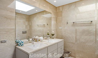 Instapklaar, gemoderniseerd penthouse te koop in een luxueus complex aan de Golden Mile van Marbella 790122 