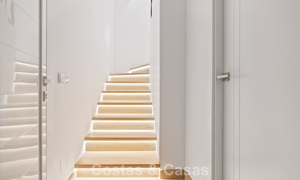 Charmant rijhuis met eigentijds interieur te koop, op loopafstand van het strand en het centrum van San Pedro, Marbella 790072