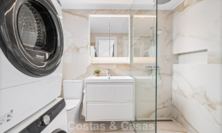 Charmant rijhuis met eigentijds interieur te koop, op loopafstand van het strand en het centrum van San Pedro, Marbella 790073 